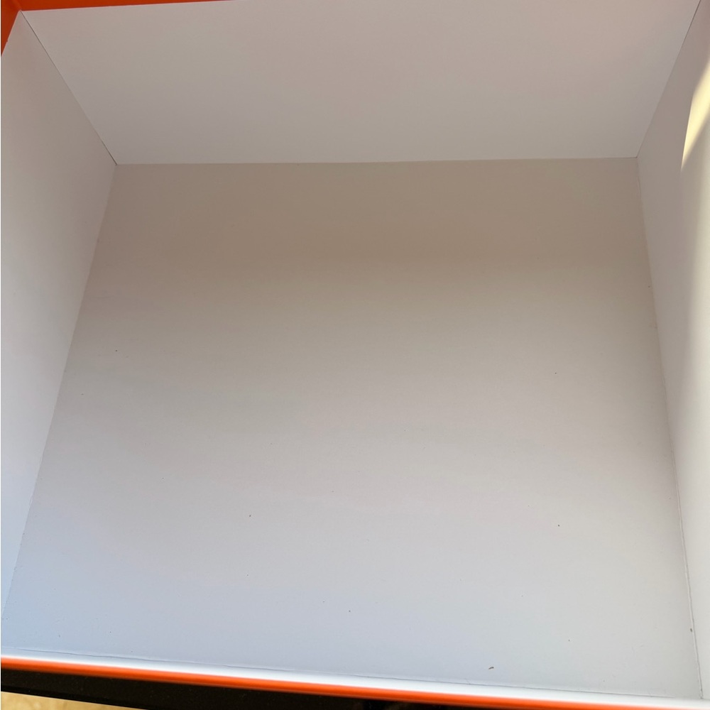 Hermes Orange Gift Box with Subtle Logo - Picture 5 of 6